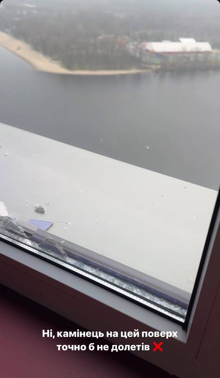 "Дім трясся від звуків вибухів". Уламок "шахеда" пошкодив квартиру Ектора Хіменеса-Браво